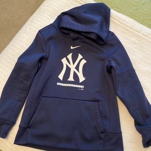 Boys Nike NY Yankees sweatshirt, size small